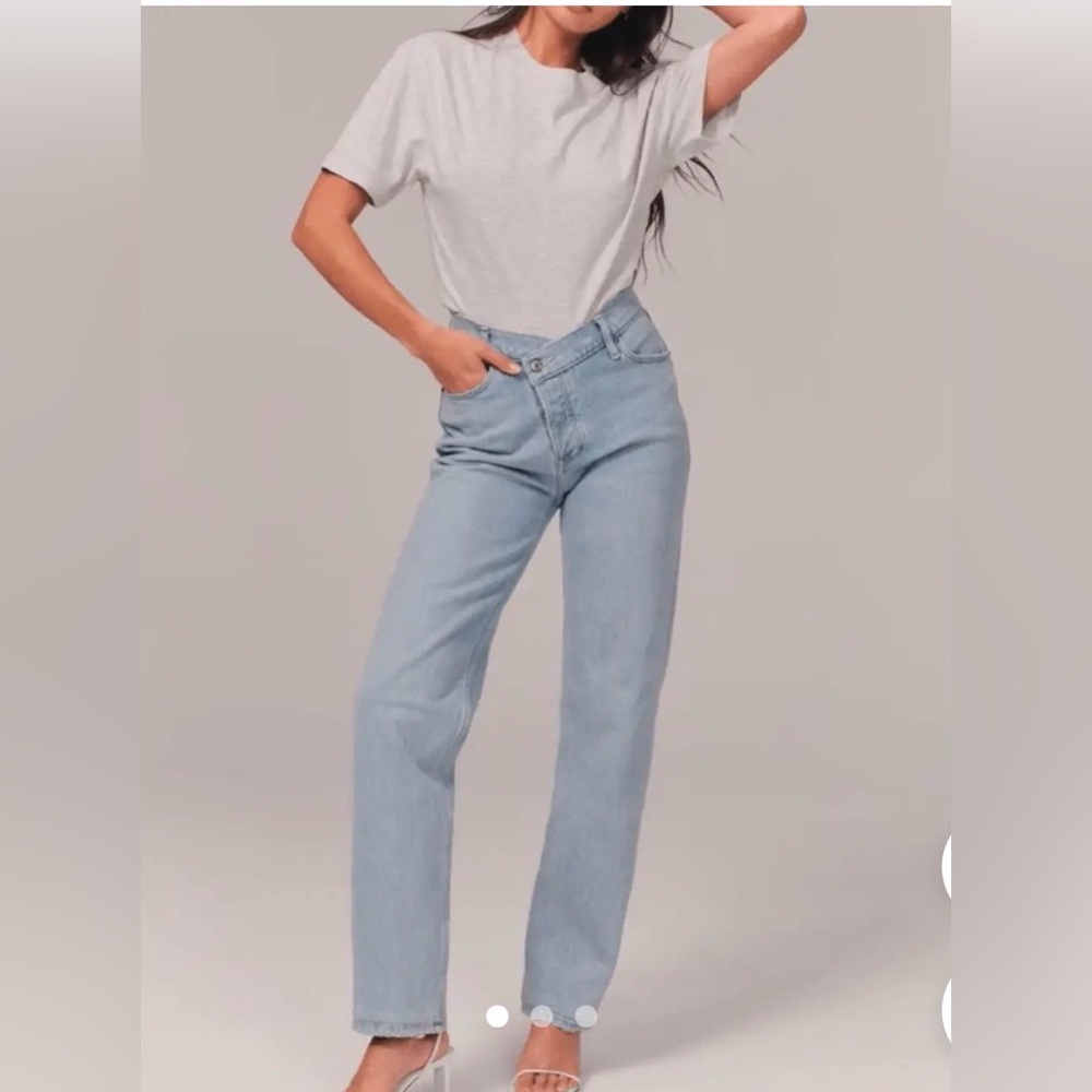 NWT Abercrombie & Fitch Light Wash The High Rise Dad Jean